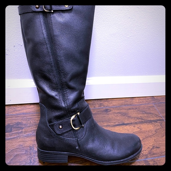 Boots - Picture 2 of 8